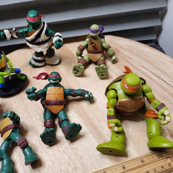 TMNT Teenage Mutant Ninja Turtles toy figurines - Picture 2 of 16